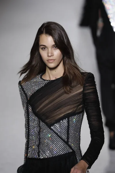 Paris França Março Modelo Caminha Pista Durante Desfile Balmain Como — Fotografia de Stock