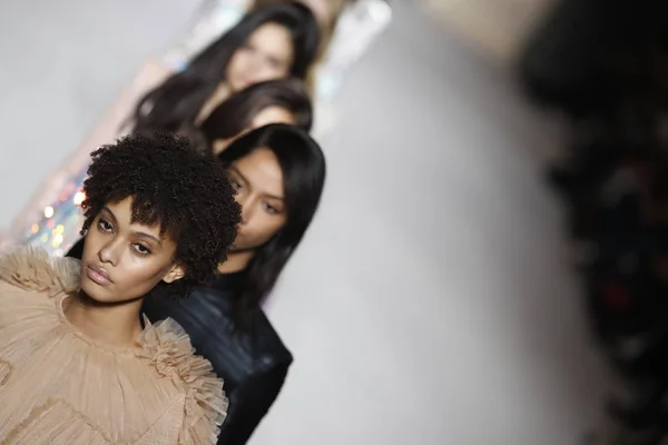 Paris França Março Modelos Caminham Final Pista Durante Desfile Balmain — Fotografia de Stock