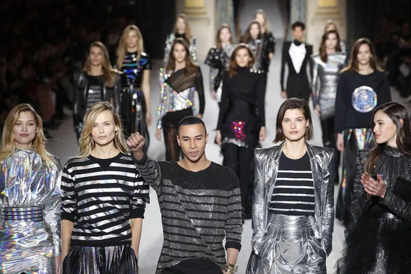 Paris Francja Mar Olivier Rousteing Modele Spaceru Pasa Startowego Podczas — Zdjęcie stockowe