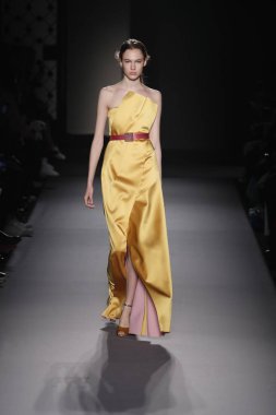 Paris, Fransa - 28 Şubat: Bir modeli pist Lanvin gösterisi sırasında bölümü, Paris moda hafta kadın giyim Sonbahar/Kış 2018/2019 olarak 28 Şubat 2018 Paris, Fransa'da yürür.