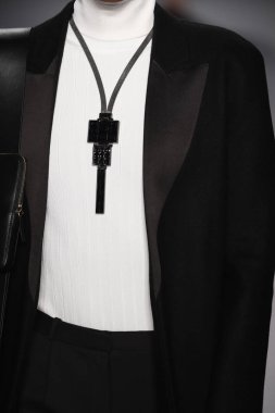 Paris, Fransa - 28 Şubat: Bir modeli pist Lanvin gösterisi sırasında bölümü, Paris moda hafta kadın giyim Sonbahar/Kış 2018/2019 olarak 28 Şubat 2018 Paris, Fransa'da yürür.