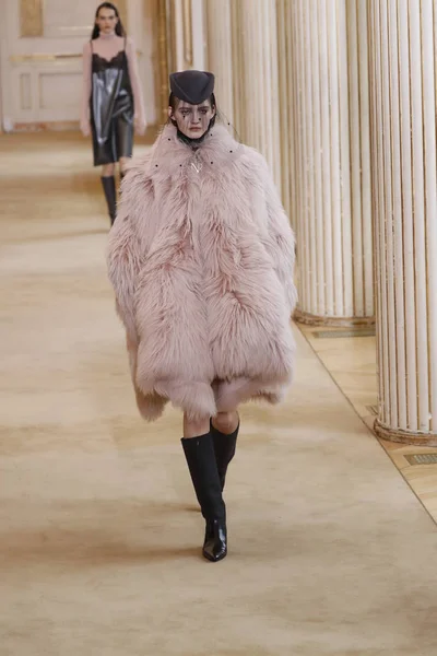 Paris França Março Modelo Caminha Passarela Durante Desfile Nina Ricci — Fotografia de Stock