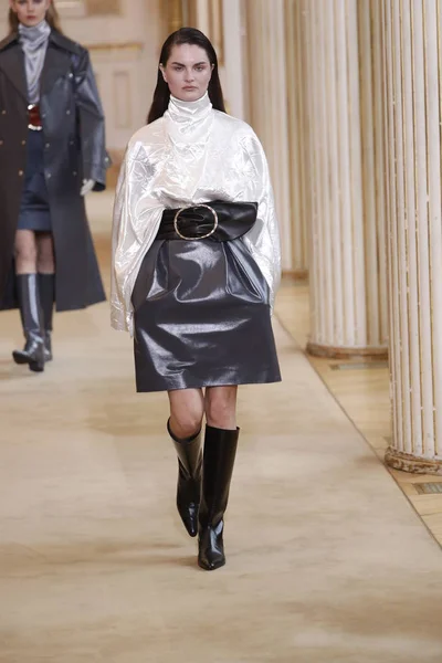 Paris França Março Modelo Caminha Passarela Durante Desfile Nina Ricci — Fotografia de Stock