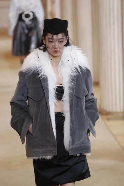 Paris França Março Modelo Caminha Passarela Durante Desfile Nina Ricci — Fotografia de Stock