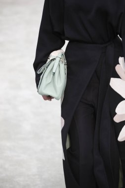 Paris, Fransa - Mart 04: Manken pist Valentino gösterisi sırasında bölümü, Paris moda hafta kadın giyim Sonbahar/Kış 2018/2019 olarak 4 Mart 2018 Paris, Fransa'da yürür.