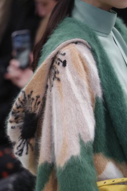 Paris, Fransa - Mart 04: Manken pist Valentino gösterisi sırasında bölümü, Paris moda hafta kadın giyim Sonbahar/Kış 2018/2019 olarak 4 Mart 2018 Paris, Fransa'da yürür.