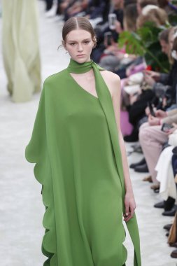 Paris, Fransa - Mart 04: Manken pist Valentino gösterisi sırasında bölümü, Paris moda hafta kadın giyim Sonbahar/Kış 2018/2019 olarak 4 Mart 2018 Paris, Fransa'da yürür.
