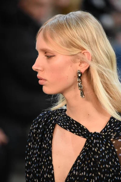 New York, Ny - Şubat 09: Manken Jason Wu sonbahar 2018 galeride giyen pist yürür ben New York'ta 9 Şubat 2018 bahar stüdyolarında. 