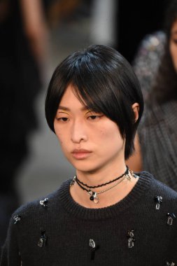 New York, Ny - Şubat 09: Modelleri yürüyüş Jason Wu sonbahar 2018 galeride giyen pist final ben New York'ta 9 Şubat 2018 bahar stüdyolarında. 