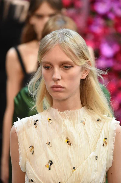 New York, Ny - Şubat 09: Modelleri yürüyüş Jason Wu sonbahar 2018 galeride giyen pist final ben New York'ta 9 Şubat 2018 bahar stüdyolarında. 