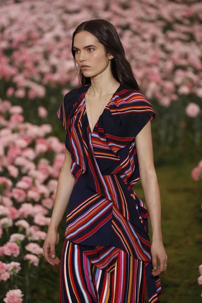 New York February Model Walks Runway Tory Burch Fall Winter — Stock Photo, Image