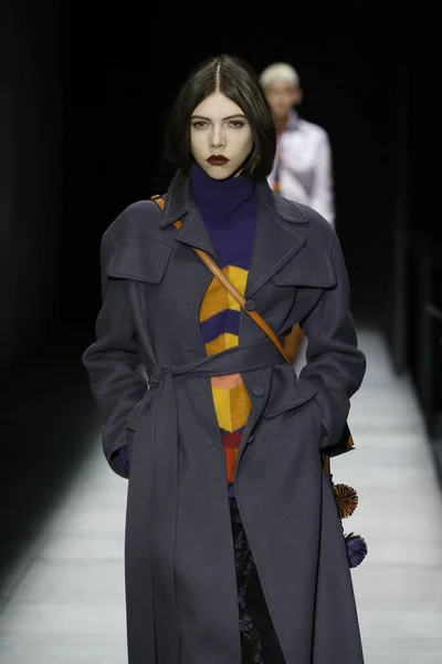 New York Februari Een Model Loopt Landingsbaan Bottega Veneta Fall — Stockfoto