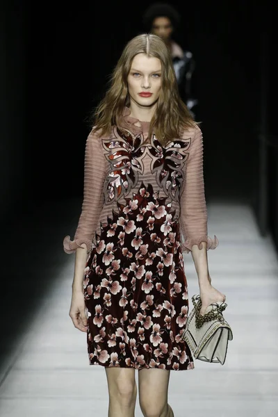 New York February Model Walks Runway Bottega Veneta Fall Winter — Stock Photo, Image