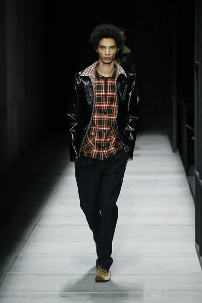 New York Februari Een Model Loopt Landingsbaan Bottega Veneta Fall — Stockfoto