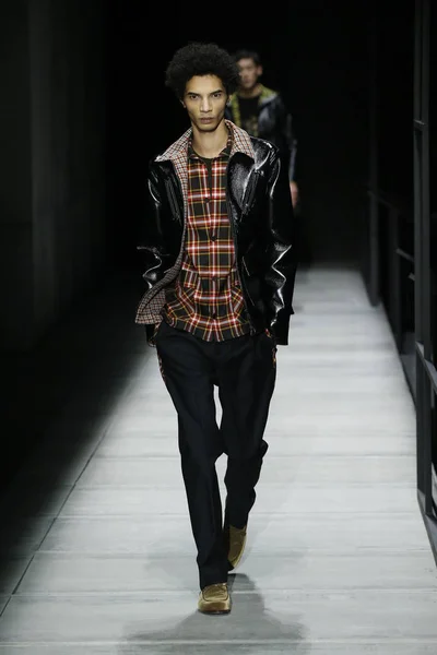 New York Février Mannequin Parcourt Piste Bottega Veneta Fall Winter — Photo