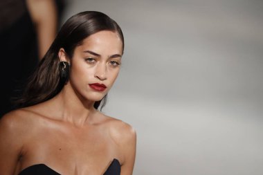 New York, Ny - Şubat 09: Modelleri yürüyüş pist finale New York'ta 9 Şubat 2018 üzerinde Cushine Et Ochs sonbahar/kış 2018 koleksiyonu.