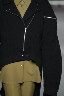 Paris, Fransa - Mart 03: Bir modeli pist Sonia Rykiel gösterisi sırasında bölümü, Paris moda hafta kadın giyim Sonbahar/Kış 2018/2019 olarak 3 Mart 2018 Paris, Fransa'da yürür. 