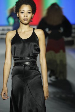 Paris, Fransa - Mart 03: Bir modeli pist Sonia Rykiel gösterisi sırasında bölümü, Paris moda hafta kadın giyim Sonbahar/Kış 2018/2019 olarak 3 Mart 2018 Paris, Fransa'da yürür. 