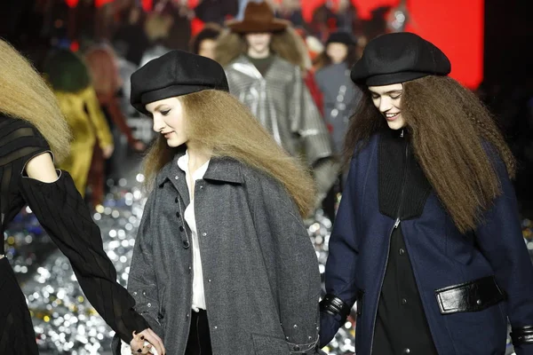 Parigi Francia Marzo Modelle Sfilano Finale Durante Sfilata Sonia Rykiel — Foto Stock