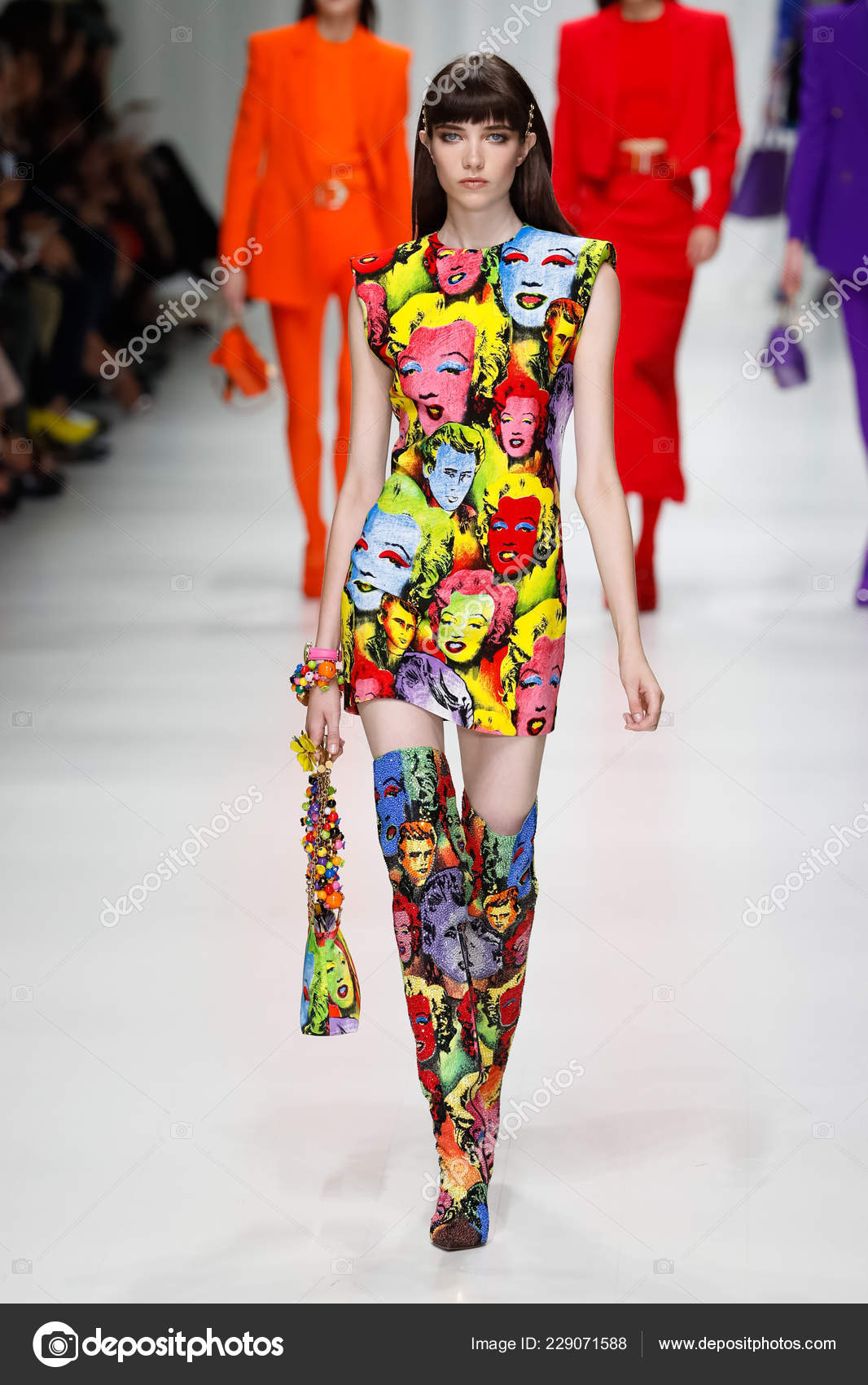Sora Choi Walks the Runway at the Versace Show during Milan Fashion Week  Spring/Summer 2018 Editorial Photography - Image of glamor, clothing:  133066317