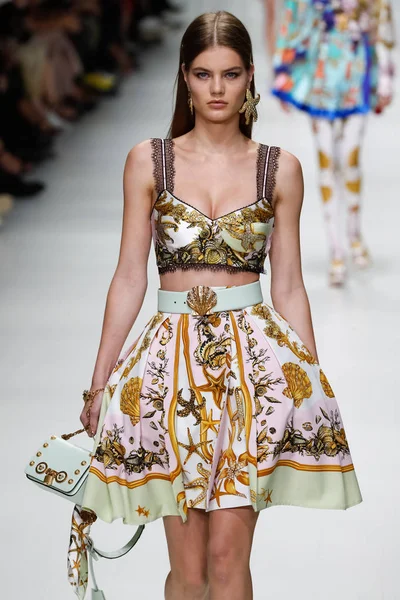 Milan Italy September Myrthe Bolt Walks Runway Versace Show Milan — Stock Photo, Image