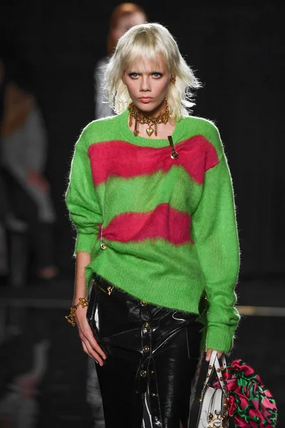 New York New York December Marjan Jonkman Walks Runway Versace — Stock Photo, Image