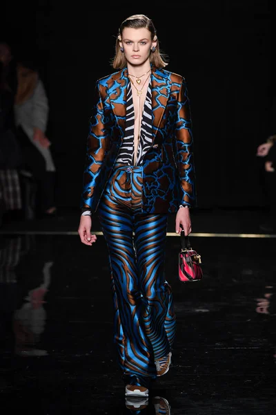 New York New York December Cara Taylor Walks Runway Versace — Stock Photo, Image