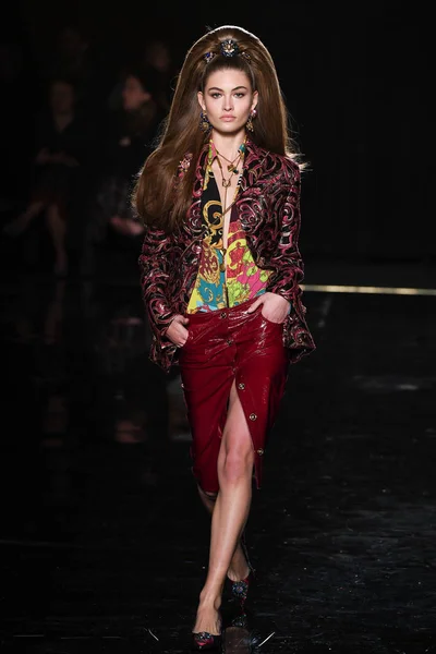 New York New York December Grace Elizabeth Loopt Landingsbaan Versace — Stockfoto