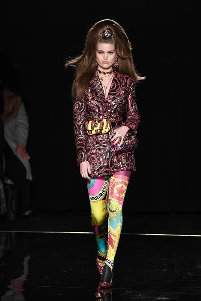 New York New York December Luna Bijl Walks Runway Versace — Stock Photo, Image