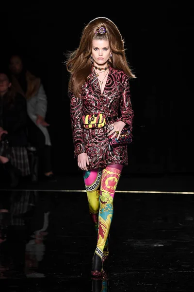 New York New York December Luna Bijl Walks Runway Versace — Stock Photo, Image