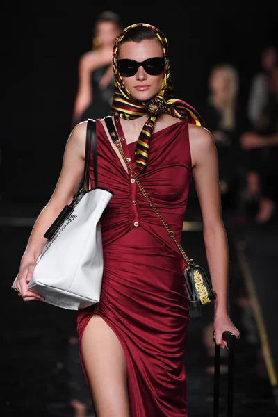 New York New York December Sara Dijkink Walks Runway Versace — Stock Photo, Image