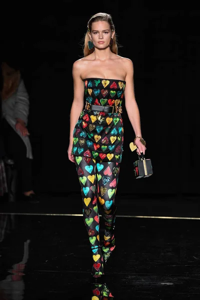 New York New York December Anna Ewers Walks Runway Versace — Stock Photo, Image