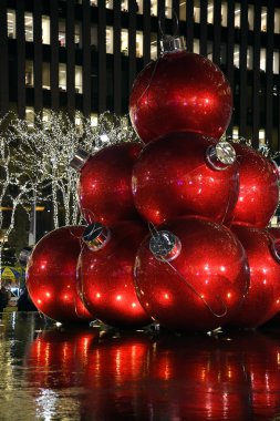 New York City - 25 Aralık 2014: New York City landmark, Rockefeller Center, Radio City Music Hall Midtown, Manhattan Nyc Noel süslemeleri ile dekore edilmiş.