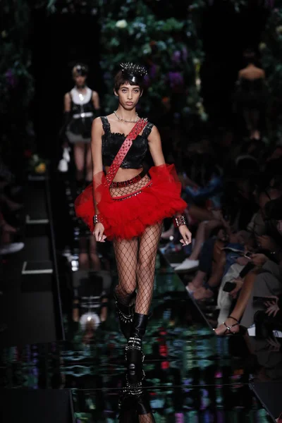 Milan Italy September Yasmin Wijnaldum Walks Runway Moschino Ready Wear — Stock Photo, Image