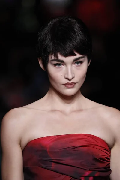 Milão Itália Setembro Grace Elizabeth Caminha Pista Desfile Moda Moschino — Fotografia de Stock