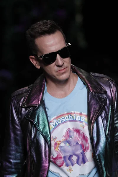 Milan Talya Eylül Tasarımcı Jeremy Scott Pist Moschino Hazır Giyim — Stok fotoğraf