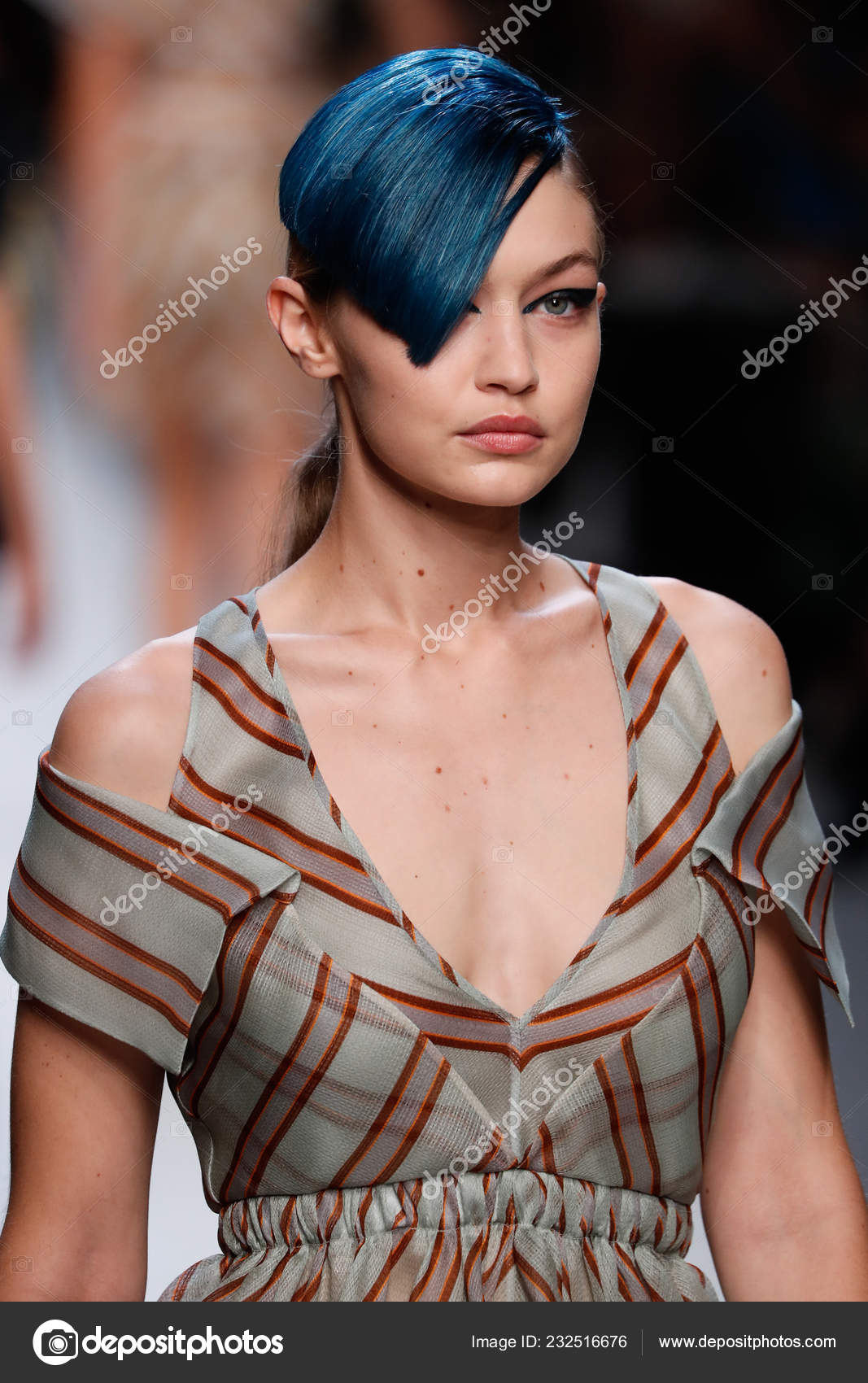 Milan Italy September Gigi Hadid Walks Runway Fendi Show Milan