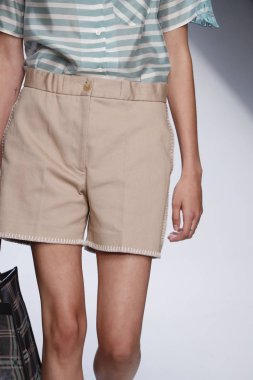 Milan, İtalya - 21 Eylül: Manken, Milano, İtalya Milano moda hafta ilkbahar/yaz 2018 üzerinde 21 Eylül 2017 sırasında Fendi Show'da pist yürür.