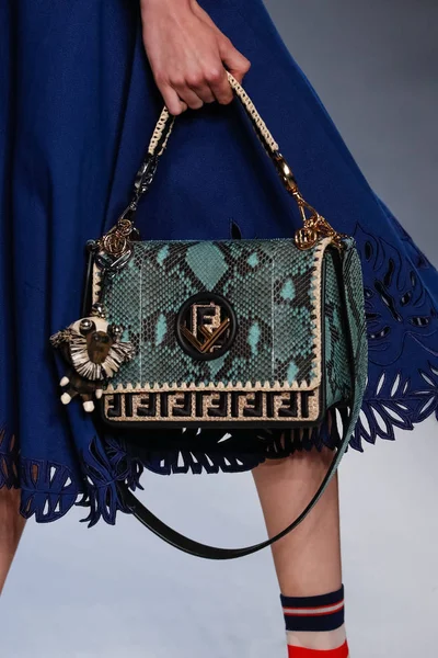 Milan Italië September Een Model Loopt Baan Fendi Show Tijdens — Stockfoto