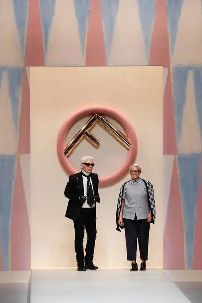 Mediolan Włochy Września Projektant Karl Lagerfeld Silvia Venturini Fendi Uznając — Zdjęcie stockowe