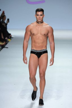 New York, Ny - Eylül 07: Matt Ames Marco Marco - Eylül 2017 - New York moda haftası 7 Eylül 2017 tarihinde New York'ta pist yürür