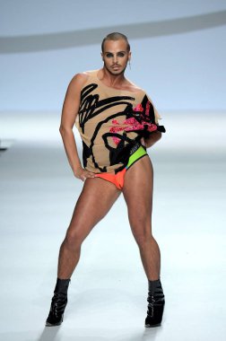 New York, Ny - Eylül 07: Yanis Marshall Marco Marco - Eylül 2017 - New York moda haftası 7 Eylül 2017 tarihinde New York'ta pist yürür