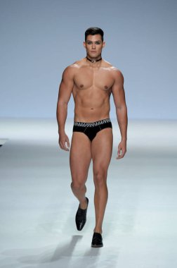 New York, Ny - Eylül 07: Matt Ames Marco Marco - Eylül 2017 - New York moda haftası 7 Eylül 2017 tarihinde New York'ta pist yürür