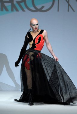 New York, Ny - Eylül 07: Sasha Velur Marco Marco - Eylül 2017 - New York moda haftası 7 Eylül 2017 tarihinde New York'ta pist yürür