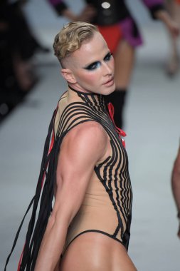 New York, Ny - Eylül 07: Ajason Wimberlywalks tarihinde 7 Eylül 2017 Marco Marco - Eylül 2017 - New York moda haftası sırasında pist New York City