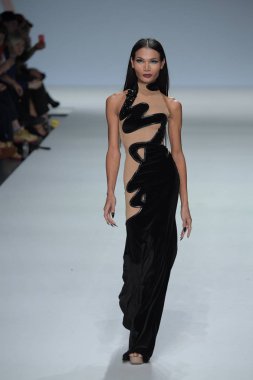 New York, Ny - Eylül 07: Mimi Tao Marco Marco - Eylül 2017 - New York moda haftası 7 Eylül 2017 tarihinde New York'ta pist yürür