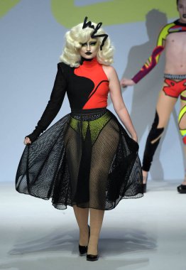 New York, Ny - Eylül 07: Mikayla Marco Marco - Eylül 2017 - New York moda haftası 7 Eylül 2017 tarihinde New York'ta pist yürür