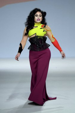 New York, Ny - Eylül 07: Maddelyn Şapkacı Marco Marco - Eylül 2017 - New York moda haftası 7 Eylül 2017 tarihinde New York'ta pist yürür