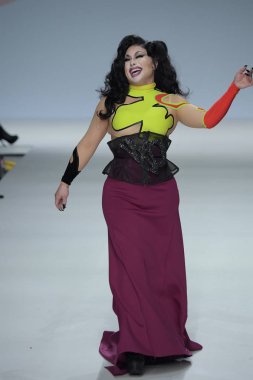 New York, Ny - Eylül 07: Maddelyn Şapkacı Marco Marco - Eylül 2017 - New York moda haftası 7 Eylül 2017 tarihinde New York'ta pist yürür