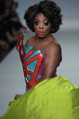 New York, Ny - Eylül 07: Zahara Benet Marco Marco - Eylül 2017 - New York moda haftası 7 Eylül 2017 tarihinde New York'ta pist yürür